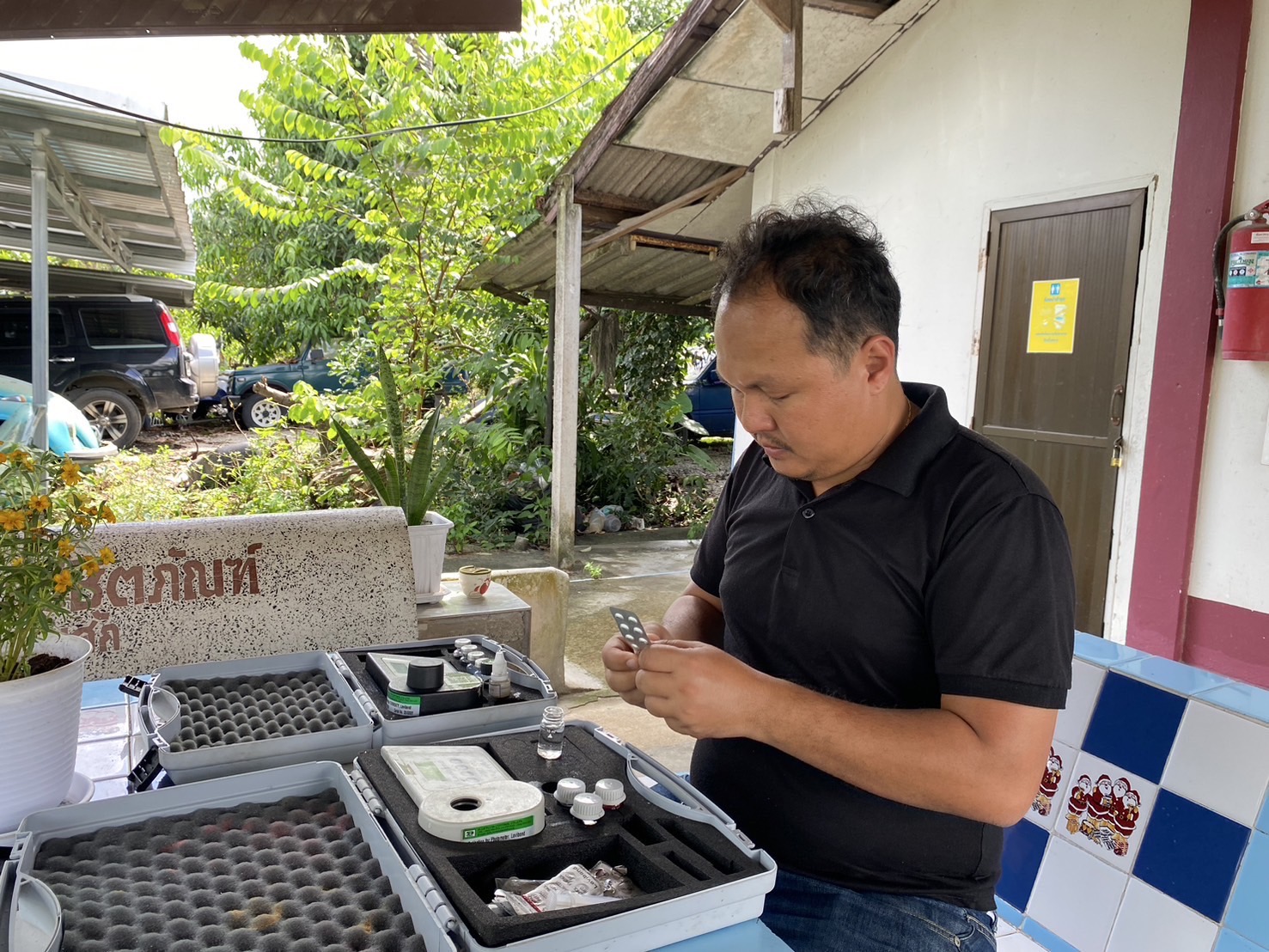 กปภ.สาขาขนอม ดำเนินการตรวจสอบคุณภาพน้ำประปา ณ ป้อมตำรวจสี่แยกครูประวิง และบ้านผู้ใช้น้ำบ้านเลขที่ 190 ม.1 ต.ขนอม ต.ขนอม อ.ขนอม จ.นครศรีธรรมราช
