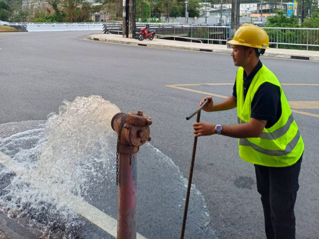 กปภ.สาขาระนอง รักษาคุณภาพน้ำประปาใสสะอาด ดำเนินการตามแผนระบายตะกอนในเส้นท่อ ประจำเดือน กุมภาพันธ์ 2569