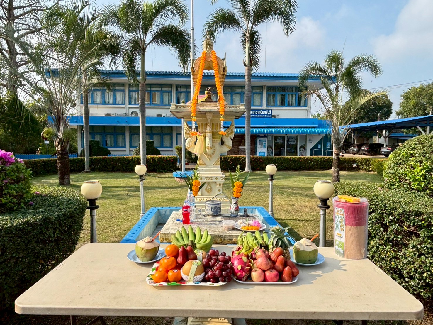 การประปาส่วนภูมิภาคสาขากบินทร์บุรี  จัดพิธีสักการะบูชาพระแม่ธรณี ศาลพระภูมิเจ้าที่และสิ่งศักดิ์สิทธิ์  เนื่องในโอกาสวันคล้ายวันสถาปนา กปภ.ครบรอบ 47 ปี