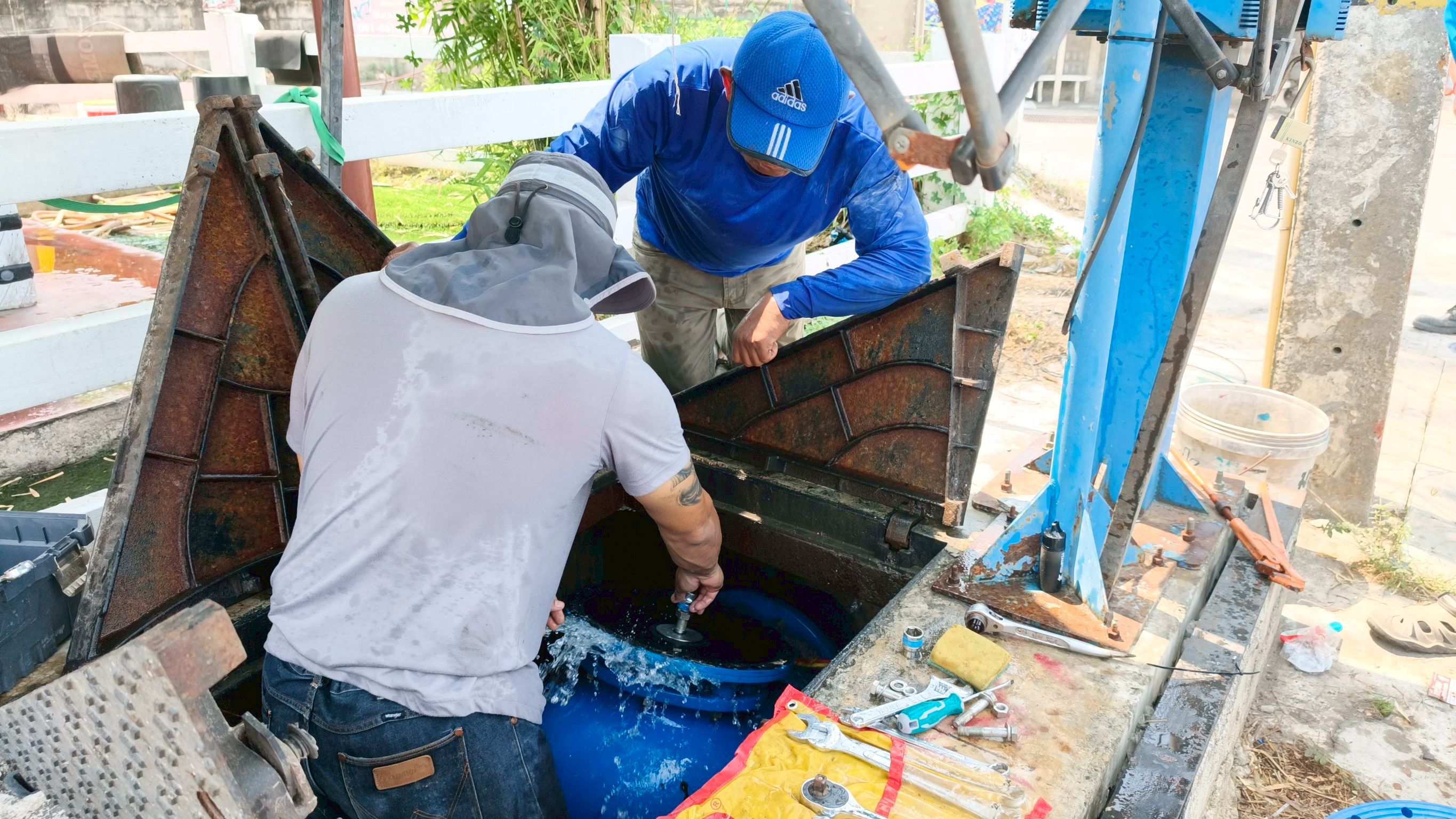 กปภ.สาขาอ้อมน้อย ถอดล้างหัว PRV (Pressure Reducing Valve) DMA12 บริเวณโรงงานผ้าขนหนู ตามแผนงานบำรุงรักษาป้องกันเชิงรุก