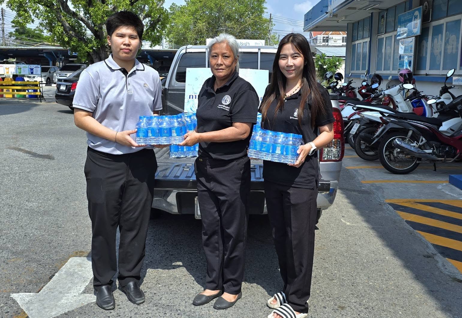 การประปาส่วนภูมิภาคสาขาฉะเชิงเทรา มอบน้ำดื่มตราสัญลักษณ์ กปภ. จำนวน 360 ขวด ให้แก่ที่ว่าการอำเภอเมืองฉะเชิงเทรา