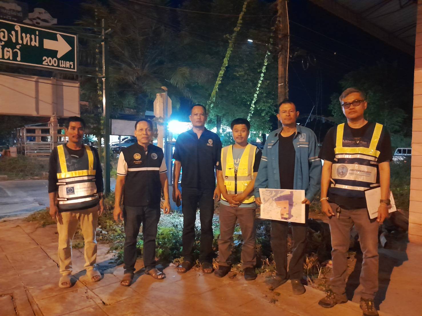 กปภ.สาขากาญจนดิษฐ์ ภายใต้การบริหารงานโดย นายสานิษ กาญจนกุล ผู้จัดการการประปาส่วนภูมิภาคสาขากาญจนดิษฐ์ มอบหมายพนักงานในสังกัด ลงพื้นที่สำรวจเพื่อค้นหาท่อแตก-รั่ว