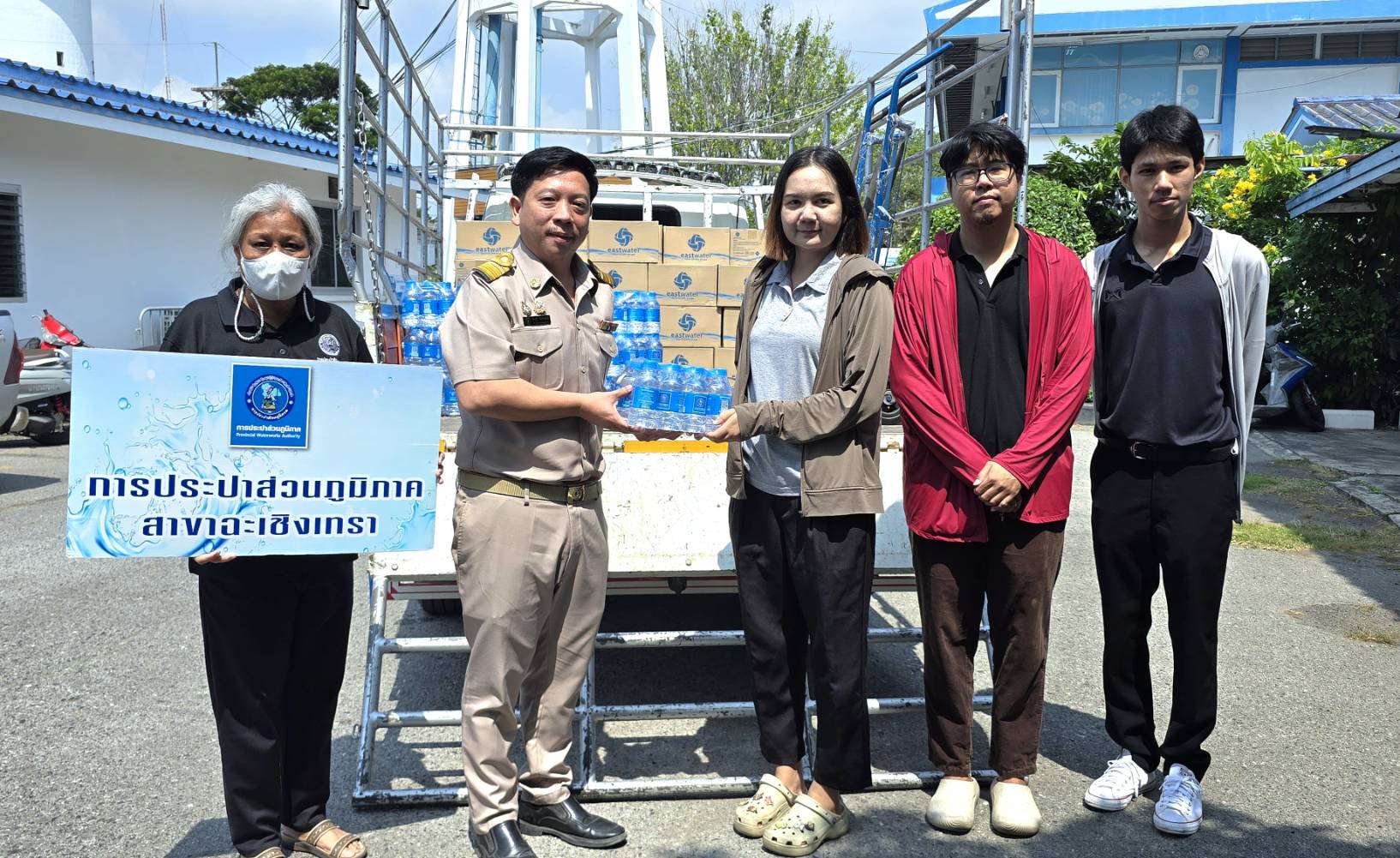 การประปาส่วนภูมิภาคสาขาฉะเชิงเทรา มอบน้ำดื่มตราสัญลักษณ์ กปภ. จำนวน 240 ขวด ให้แก่สำนักงานวัฒนธรรมจังหวัดฉะเชิงเทรา