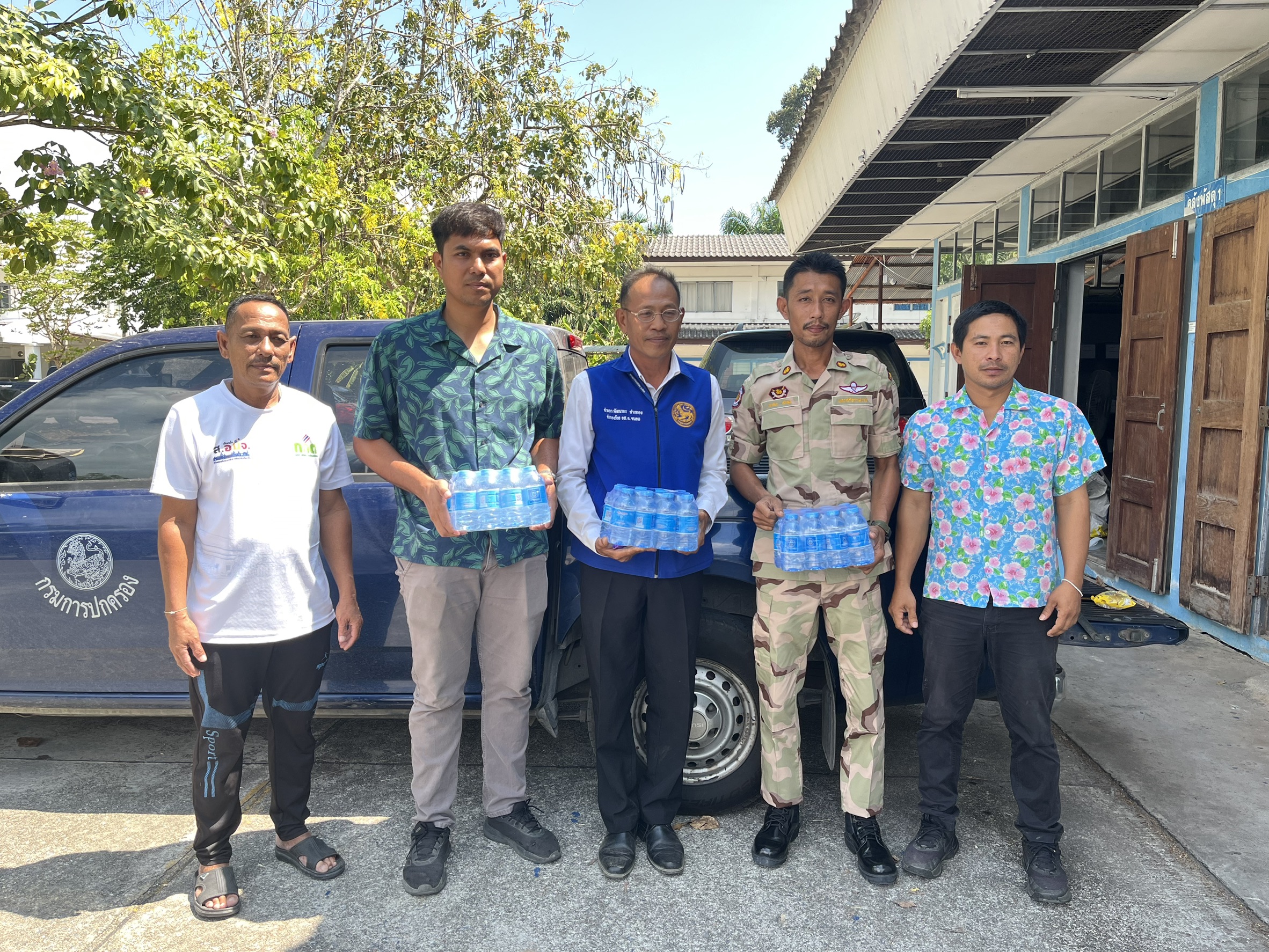 กปภ.สาขาขนอม  มอบน้ำดื่มบรรจุขวดตราสัญลักษณ์ กปภ. ให้กับที่ว่าการอำเภอขนอม ในช่วงเทศกาลสงกรานต์ พ.ศ.2569