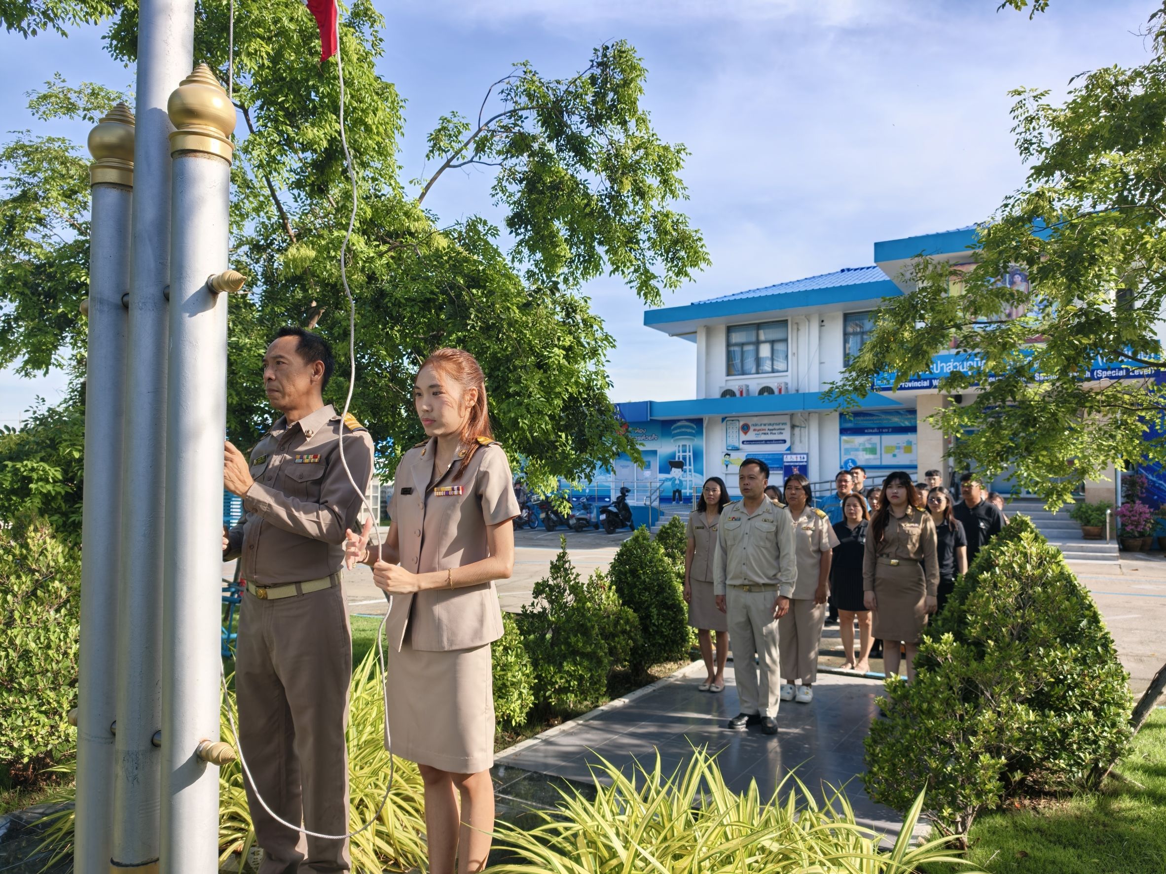 กปภ.สาขาสมุทรสาคร (พ) จัดกิจกรรมเคารพธงชาติ สวดมนต์ และทำความสะอาดพื้นที่สำนักงาน