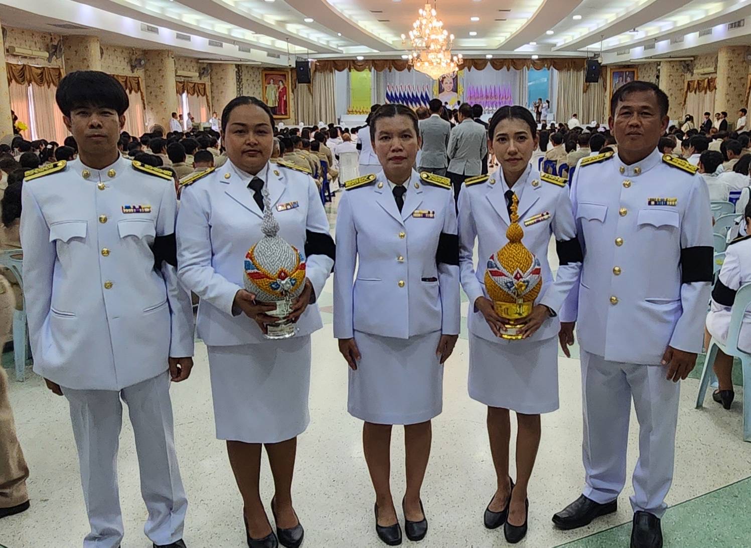 กปภ.สาขาบ้านโป่ง ร่วมพิธีถวายเครื่องราชสักการะและวางพานพุ่ม และพิธีจุดเทียนถวายพระพรชัยมงคล เนื่องในโอกาสพระราชพิธีมหามงคลเฉลิมพระชนมพรรษา 4 รอบ สมเด็จพระนางเจ้าฯ พระบรมราชินี