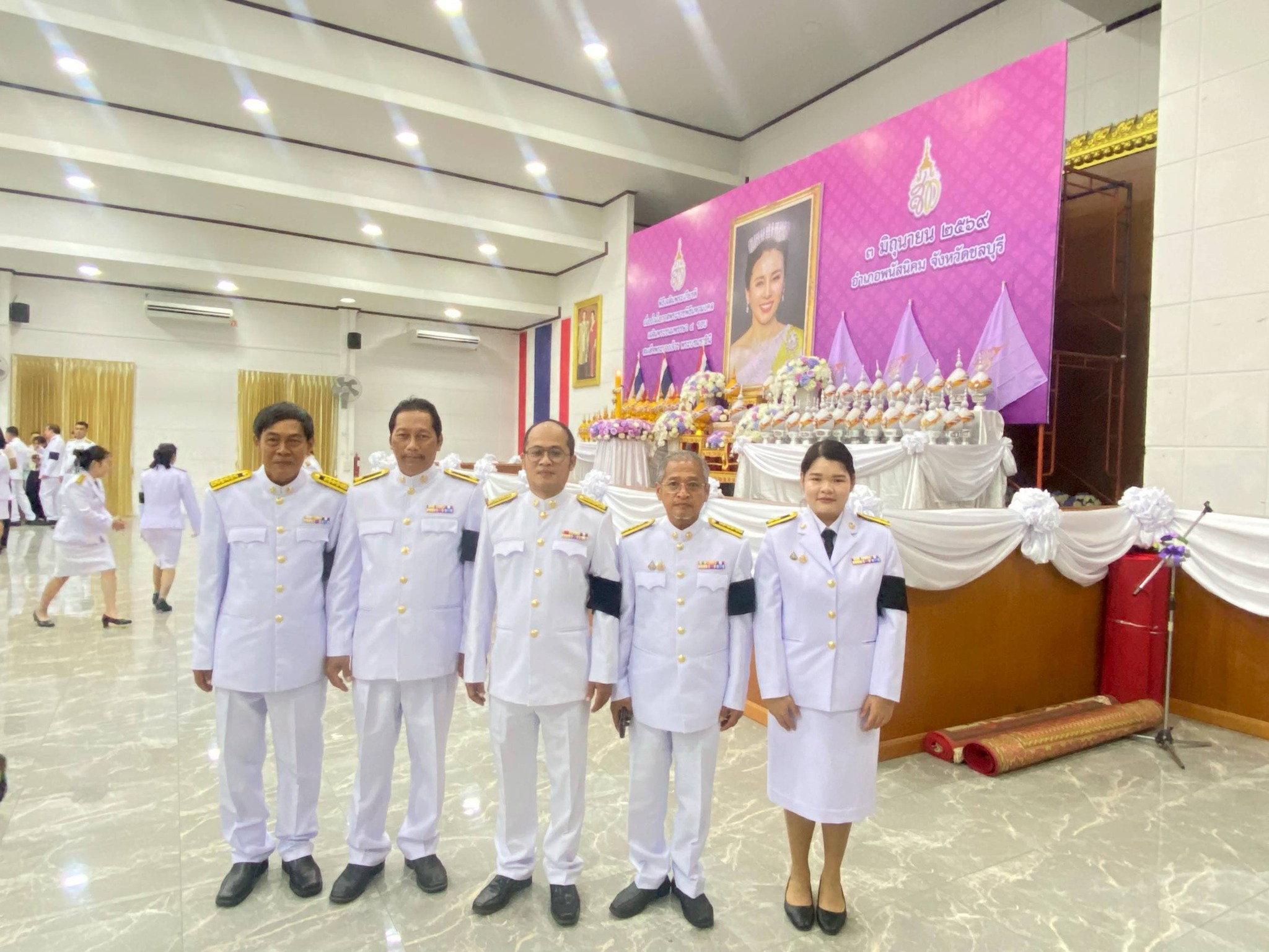 กปภ.สาขาพนัสนิคม ร่วมพิธีถวายเครื่องราชสักการะและวางพานพุ่ม และพิธีจุดเทียนถวายพระพรชัยมงคล เนื่องในโอกาสพระราชพิธีมหามงคลเฉลิมพระชนมพรรษา ๔ รอบ สมเด็จพระนางเจ้า ฯ พระบรมราชินี ๓ มิถุนายน ๒๕๖๙
