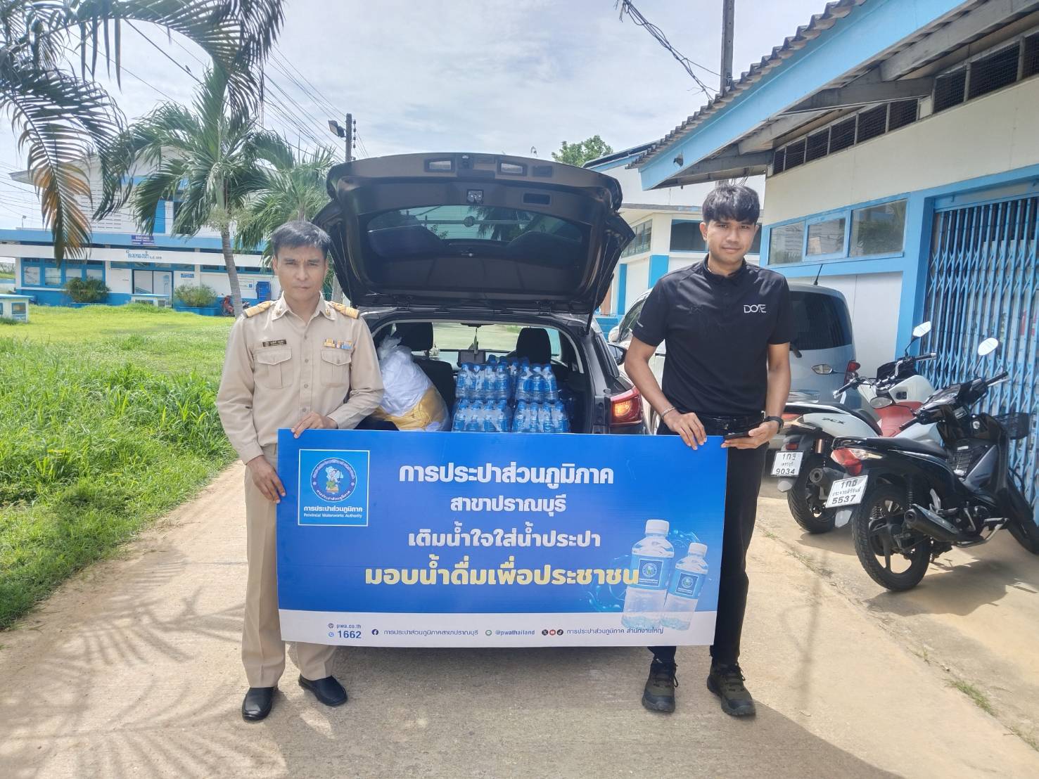 กปภ.สาขาปราณบุรี มอบน้ำดื่มตราสัญลักษณ์ ตามโครงการ CSR ให้กับอำเภอปราณบุรี ใช้สำหรับแจกจ่ายให้กับประชาชน ที่เข้าร่วมกิจกรรม คลินิกเกษตรเคลื่อนที่ ในพระราชานุเคราะห์สมเด็จพระบรมโอรสาธิราชฯ สยามมกุฎราชกุมาร ปีงบประมาณ 2569